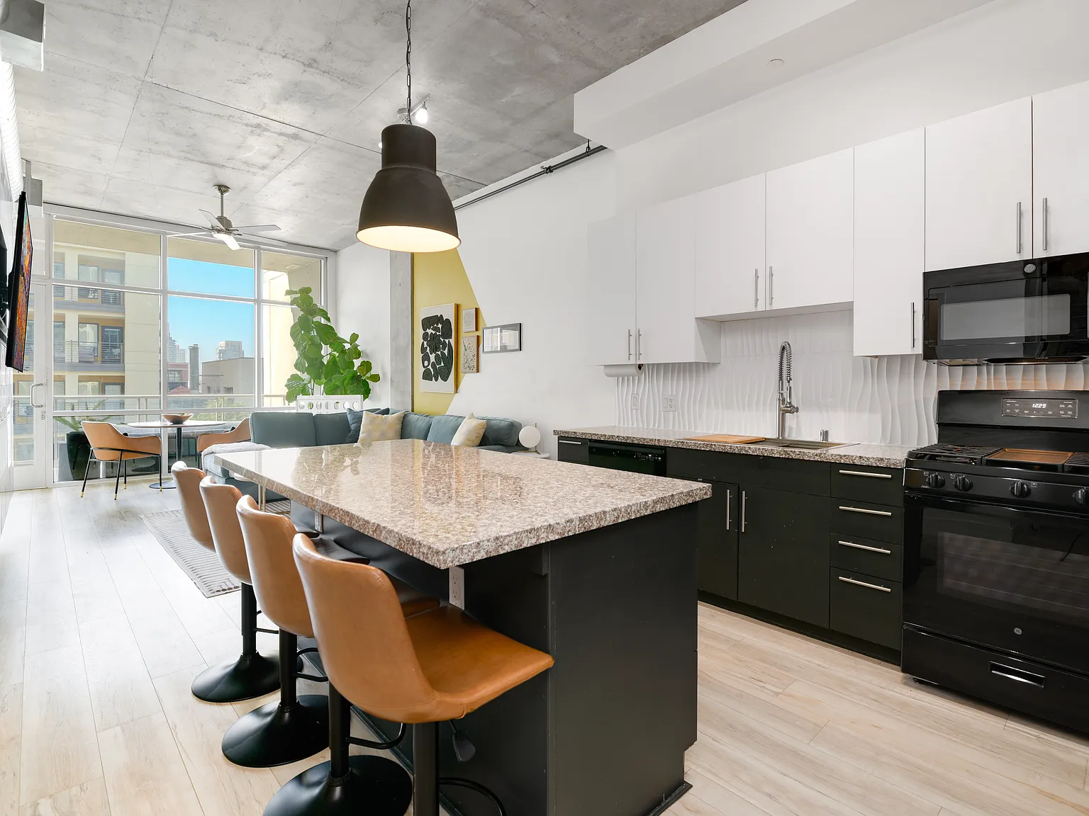 2 bed, 1027 sqft, $3,999 — Photo 2