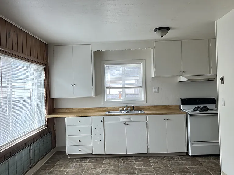 30 1/2 Monroe St — Photo 6