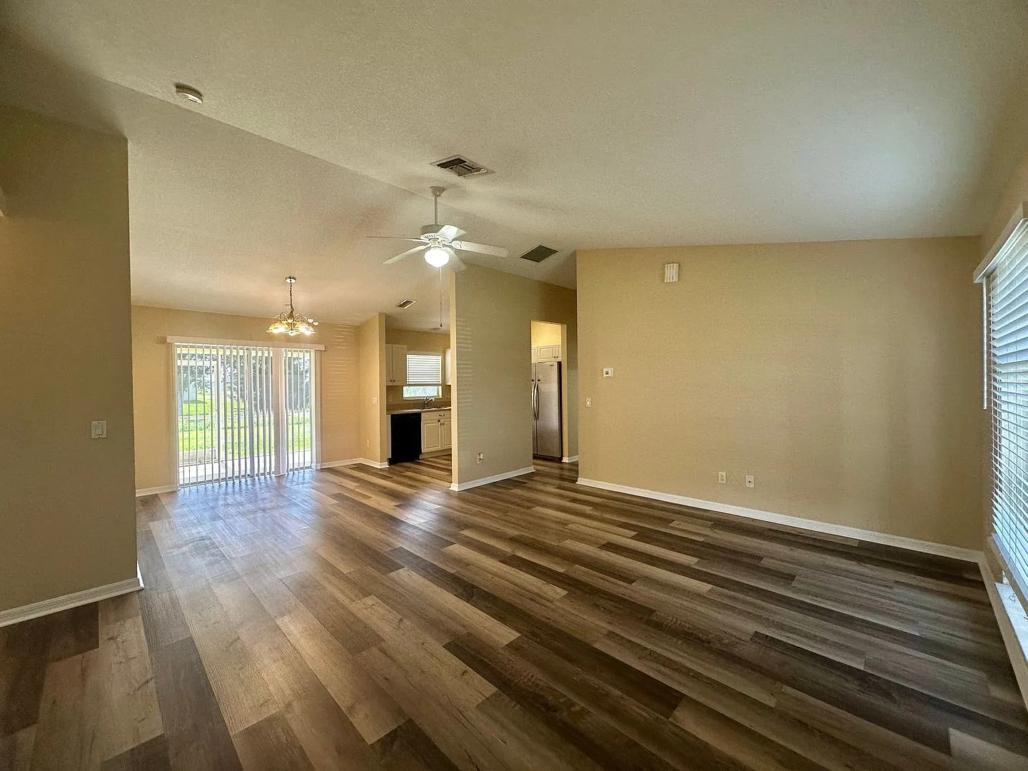 3 Bed 2 Bath With Screened Lanai ** Ask Me How To Get $500 Off Rent ** — Photo 3