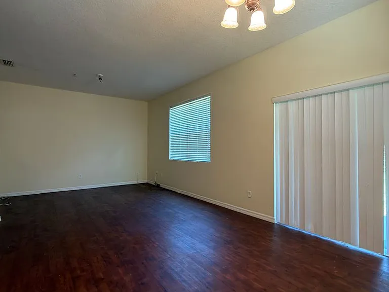 2305 Betsy Ross Ln — Photo 3