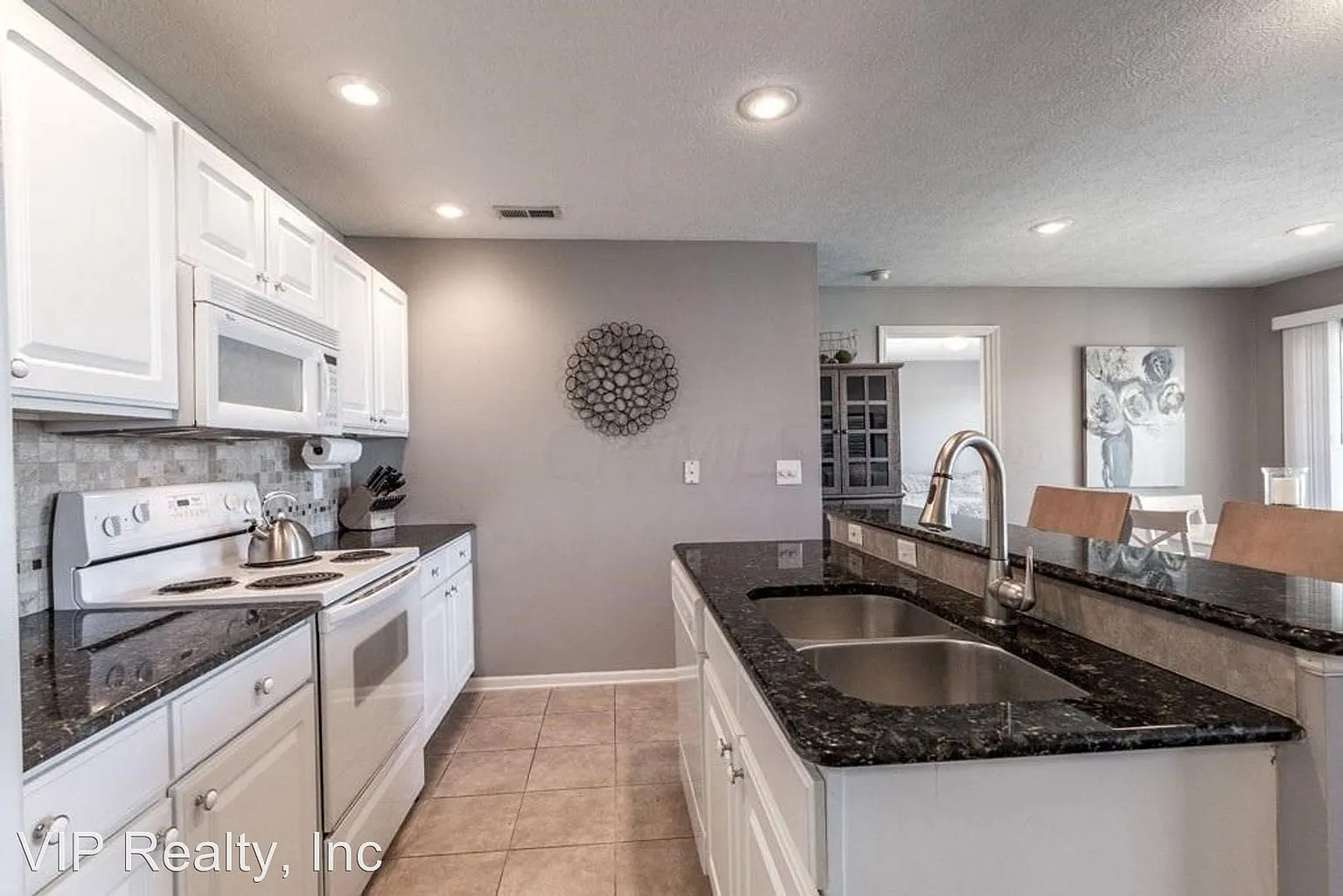 5574 Viningbrook Dr photo 1