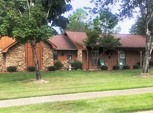 1801 Cardinal Dr, Tupelo, MS 38801