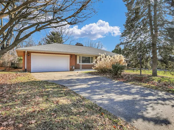 2112 Burlison Dr, Urbana, IL 61801