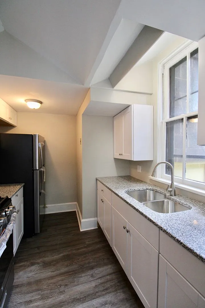 1616 Green St — Photo 3