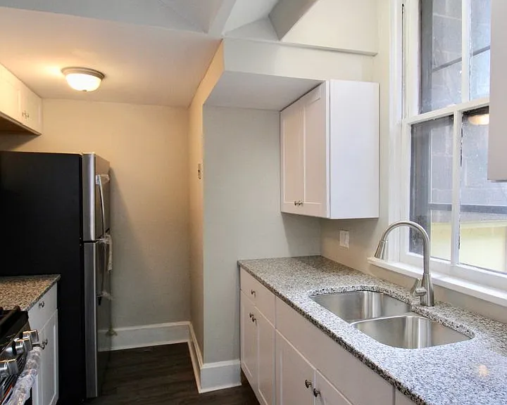 1616 Green St — Photo 3