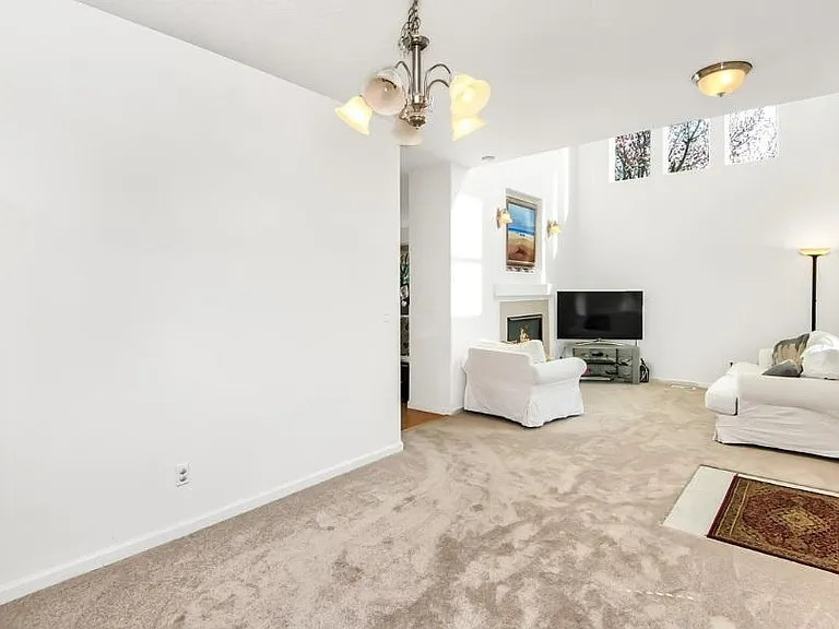 10251 NE Okanogan St #4 — Photo 3