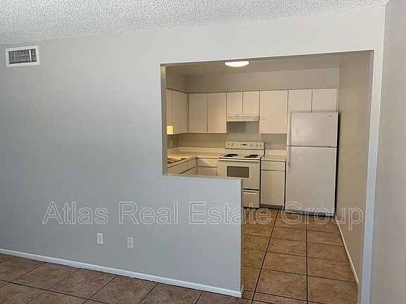 2nd image of 1319 E Vista Ave APT C
