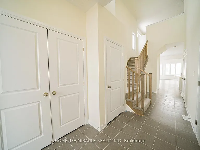 33 Country Club Dr — Photo 24