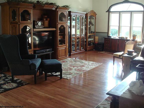 4th image of 243 Colony Oaks Dr