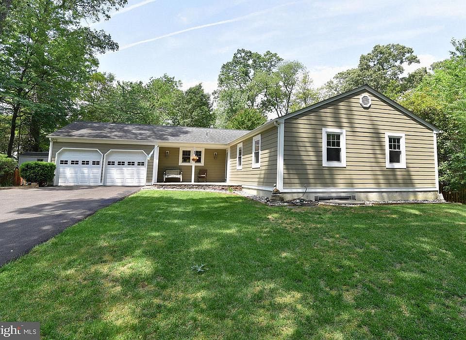 1st image of 484 Fairoak Dr