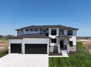 19606 Jaynes St, Elkhorn, NE 68022