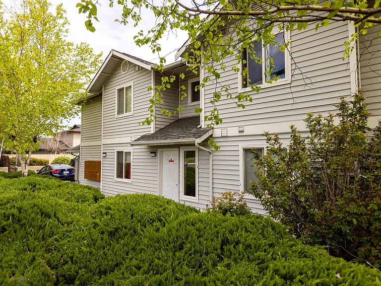 1100 N Alder St — Photo 3