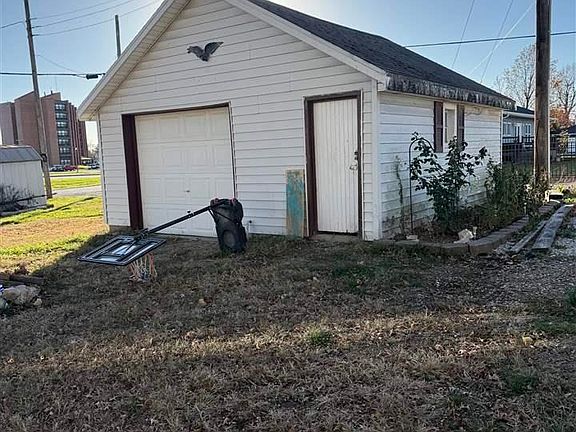 3rd image of 404 N Main St