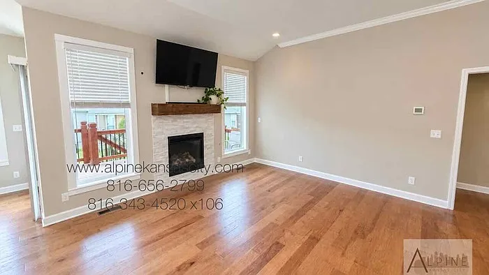 4 bed, 3.0 bath, 2465 sqft, $2,950 — Photo 3