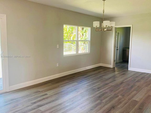 5th image of 573 Wimbrow Dr