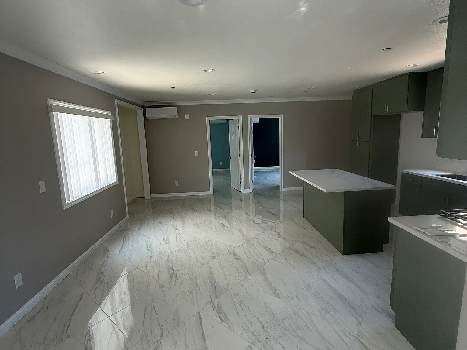 2 bed, 800 sqft, $3,500 — Photo 2