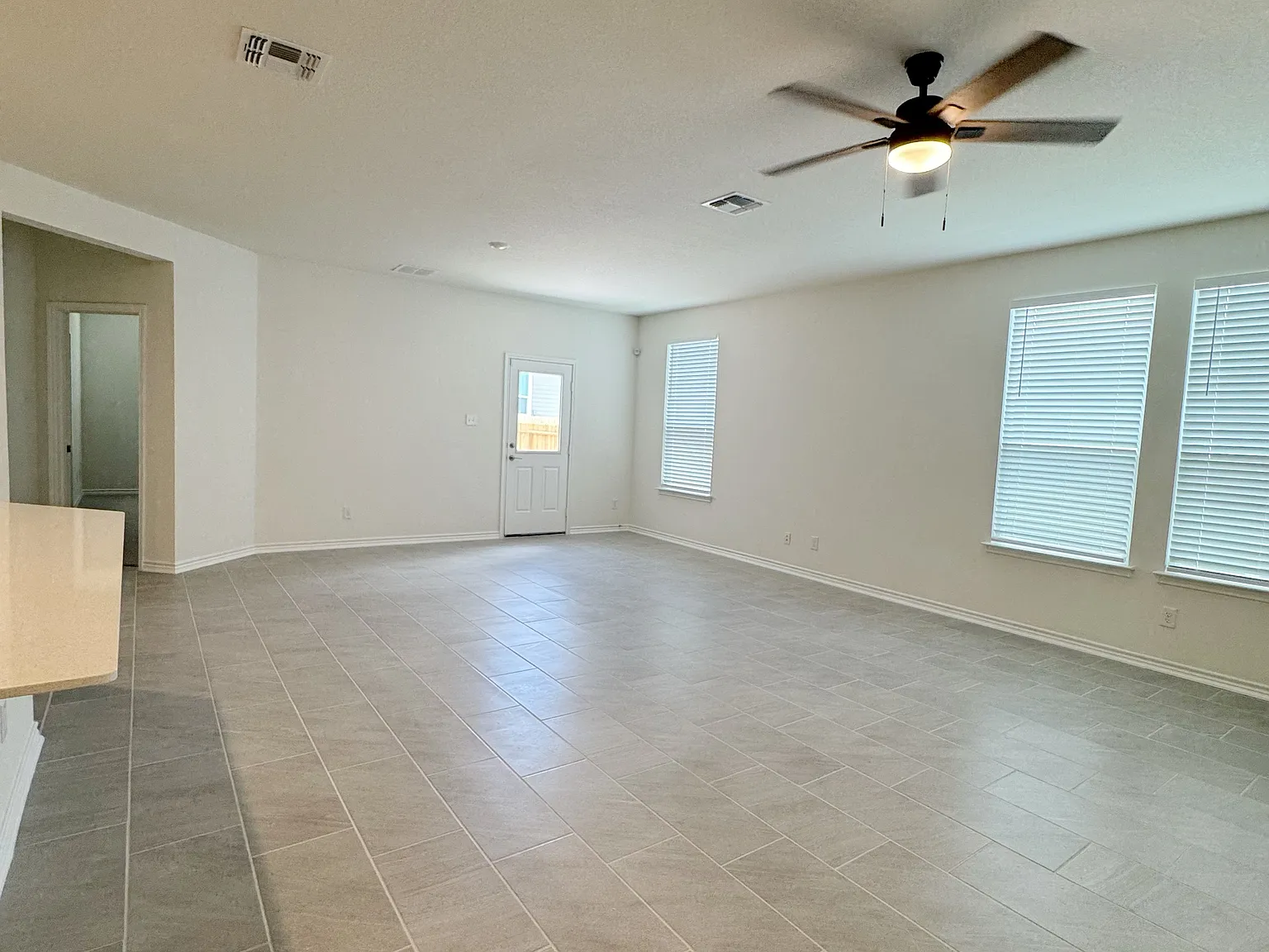 3 bed, 1548 sqft, $1,849 — Photo 3