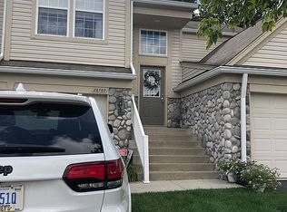26760 Kirkway Cir, Woodhaven, MI 48183