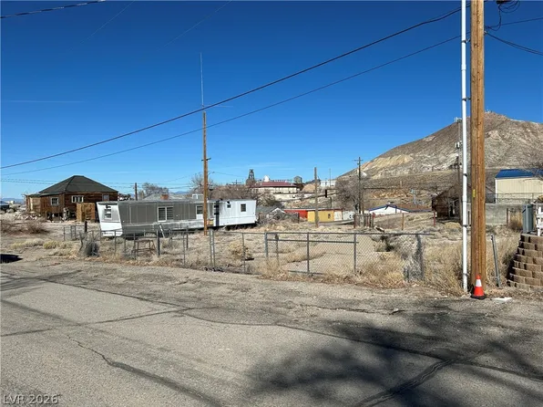 626 N South St, Tonopah, NV 89049