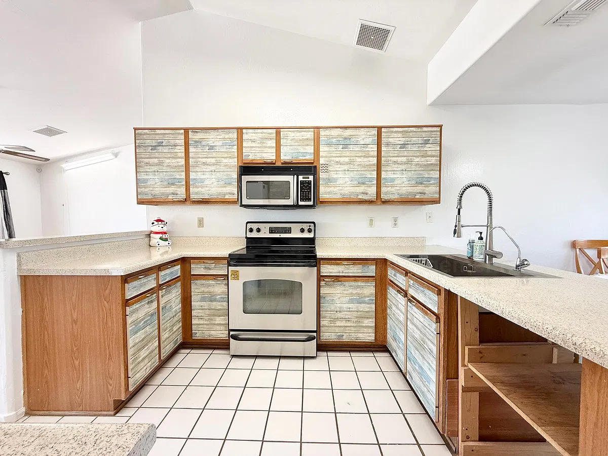 3 bed, 2.0 bath, 1449 sqft, $2,100 — Photo 3