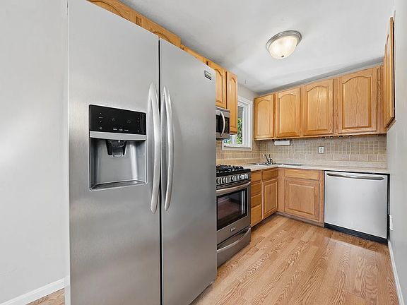 3rd image of 407 Dunbar Dr