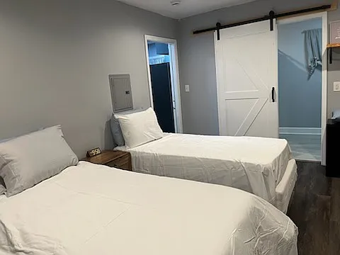 3 bed, 1003 sqft, $3,200 — Photo 3