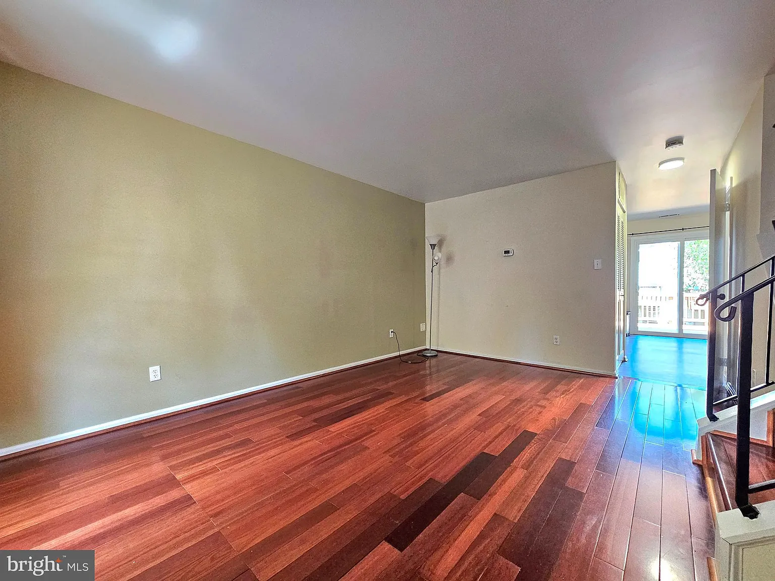 2 bed, 2.5 bath, 995 sqft, $2,525 — Photo 2