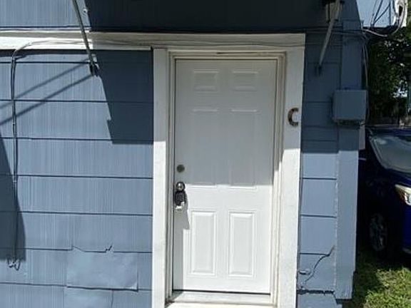 3rd image of 1131 Queen St N #C