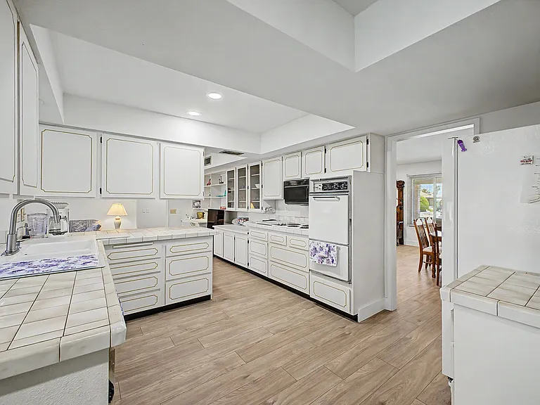 13222 W Kodiak Dr — Photo 7