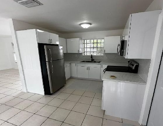 4th image of 20405 NW 21st Ave