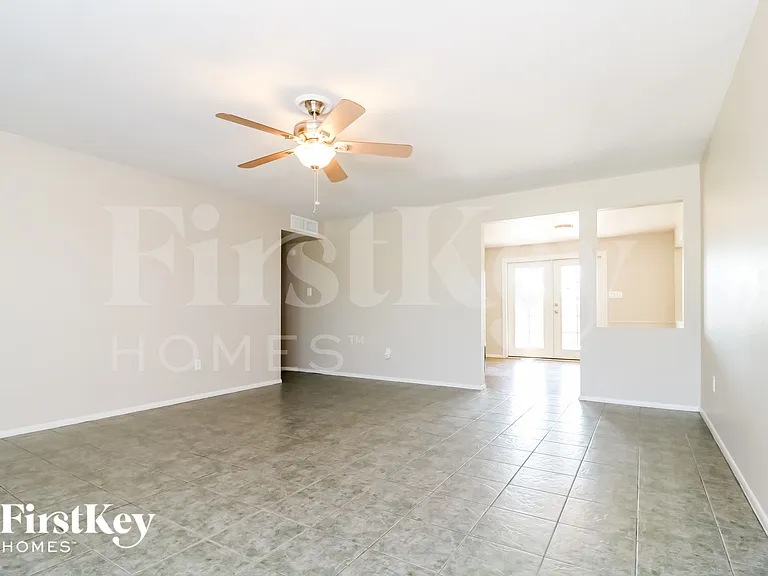 3733 E Eugie Ave — Photo 4