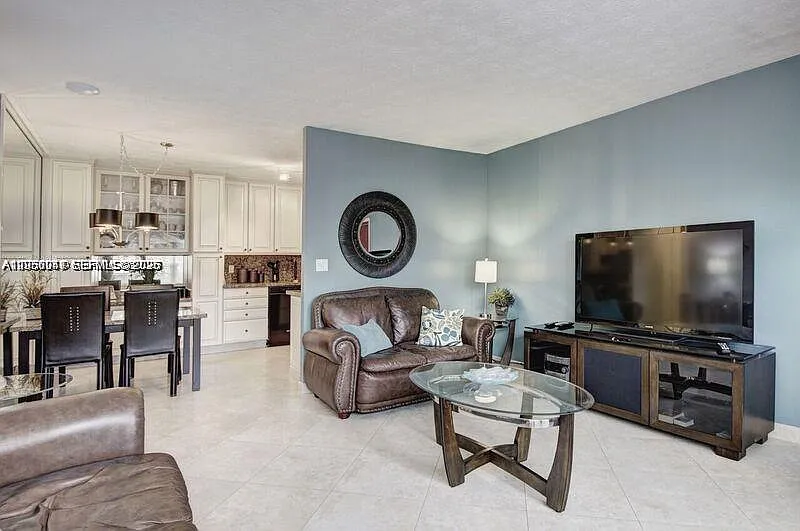 Pompano Place Condo — Photo 1