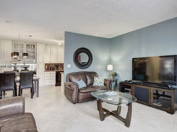 221 SE 9th Ave #112, Pompano Beach, FL 33060