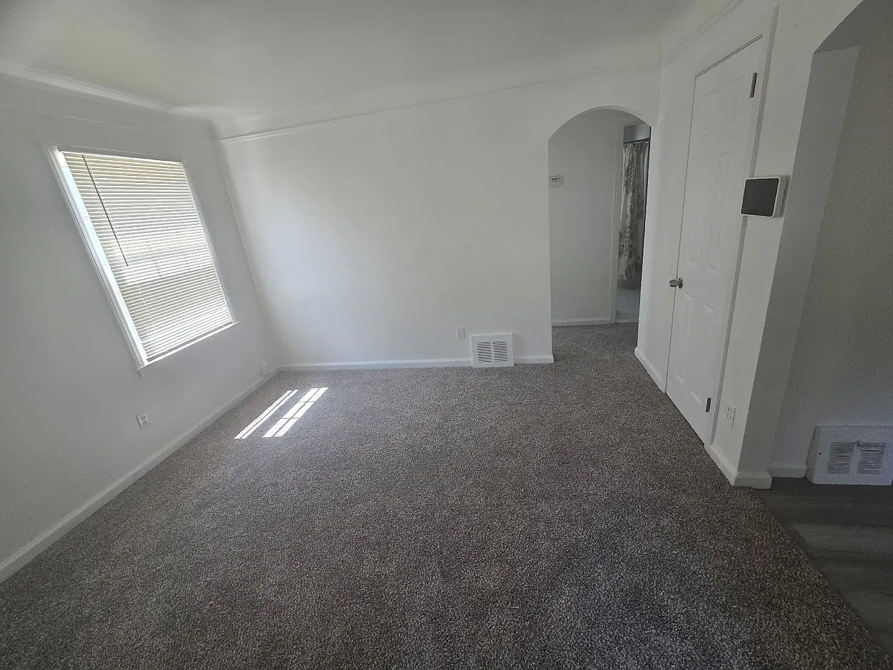 3 bed, 1050 sqft, $1,500 — Photo 3