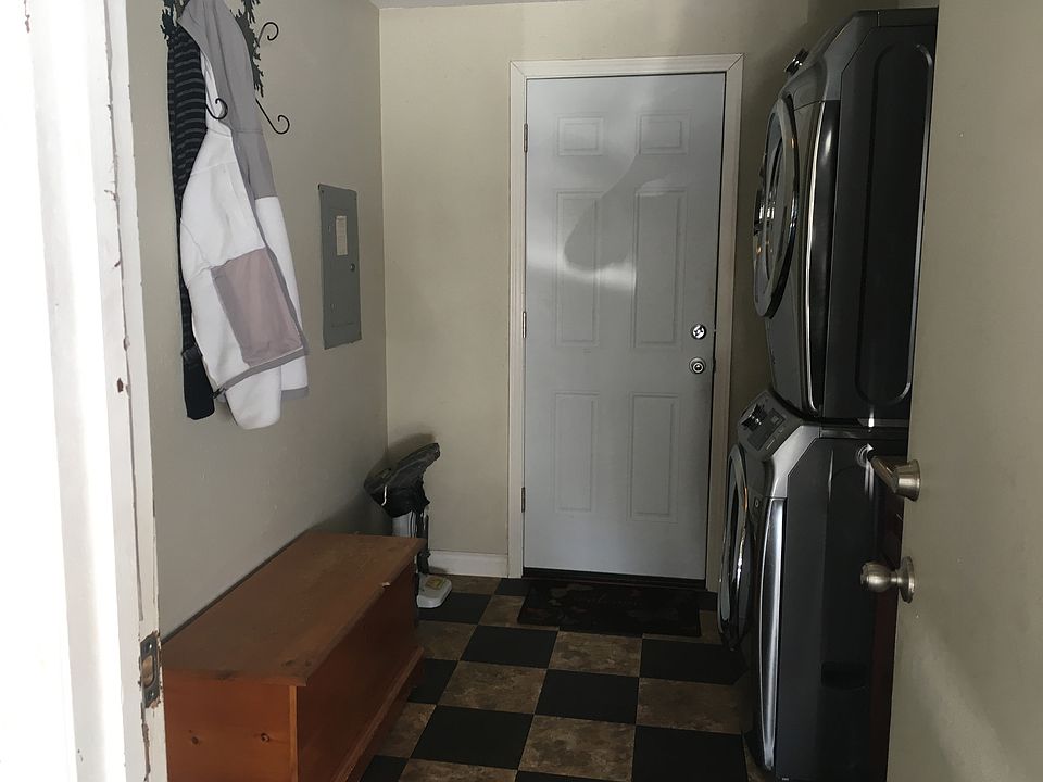 1st image of 6525 SE Madrona Dr