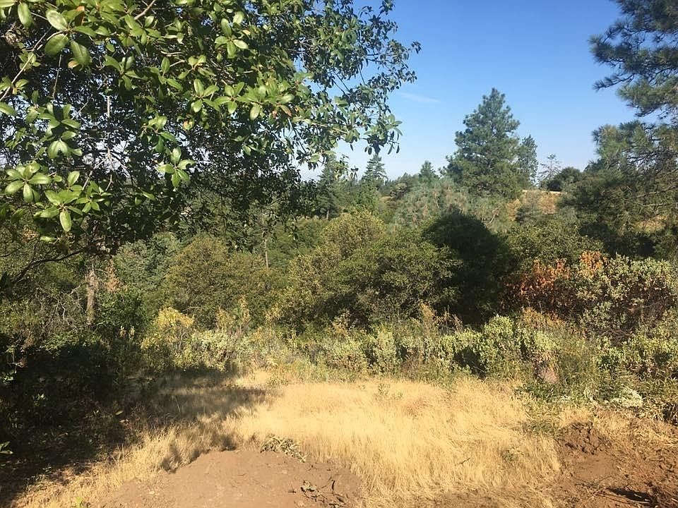 2nd image of 15640 Meadowlark Ln