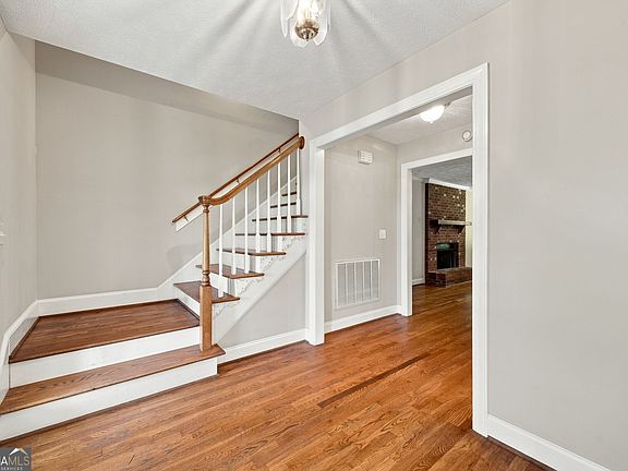 5th image of 83 Bryant Rd SW