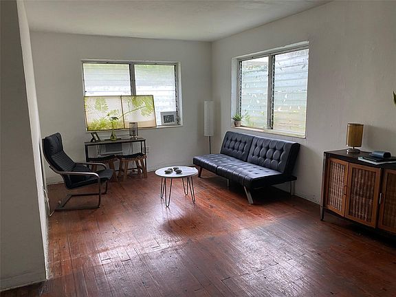 4th image of 4730 Pine Tree Drive #18