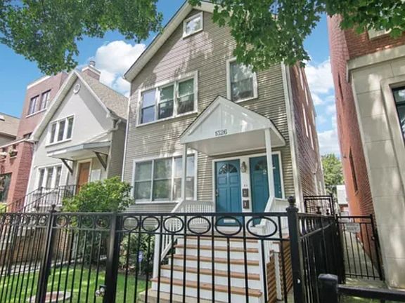 4th image of 1326 W Melrose St #1