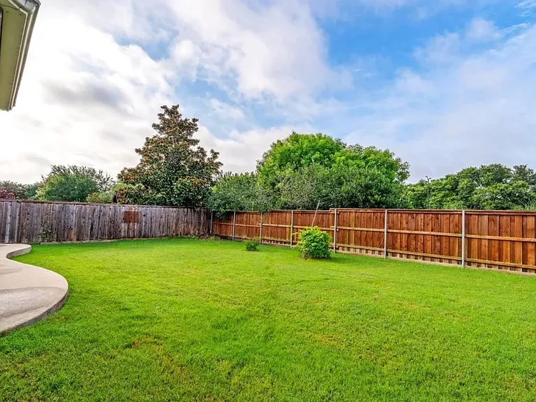 8309 Green Ash Dr — Photo 16