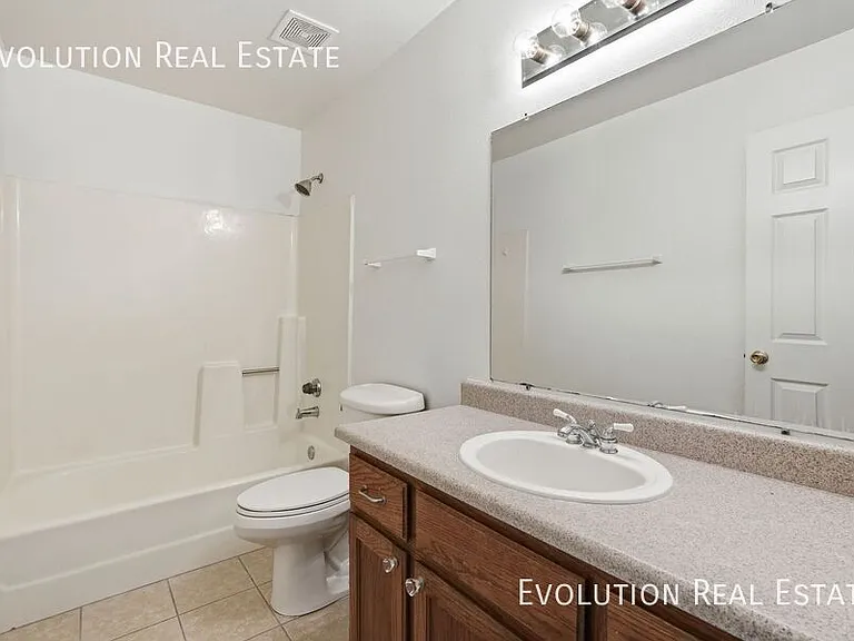 2329 N Recker Rd #86 — Photo 27