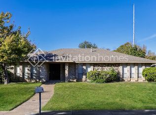 945 Clear Springs Dr, Desoto, TX 75115