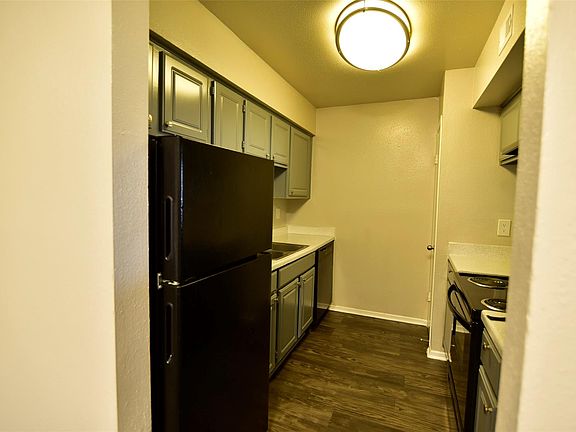 4th image of 14403 Pavilion Point #488