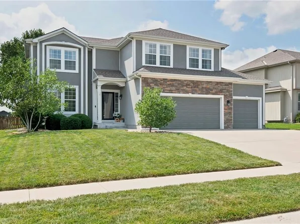 16584 S Lind Rd, Olathe, KS 66062