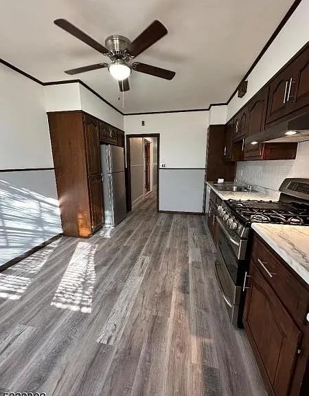 156 Franklin Ave — Photo 4