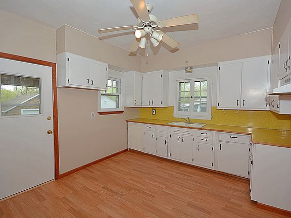 3rd image of 3230 Parkside Ave