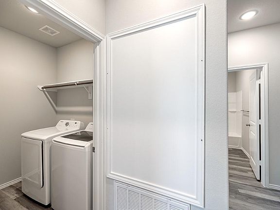 4th image of 1023 Four Fountains St
