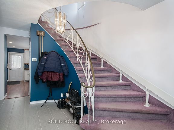 5th image of 412 Montreal Rd