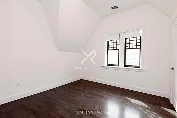 Rented by Yaffa Realty LLC | media 5