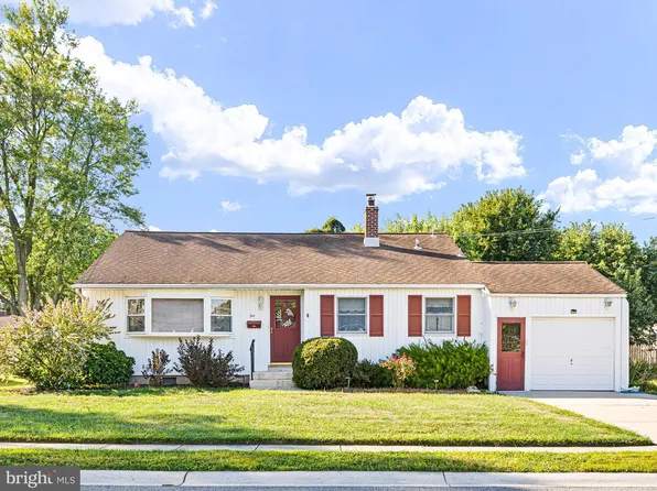 10 Davies Rd, Newark, DE 19713